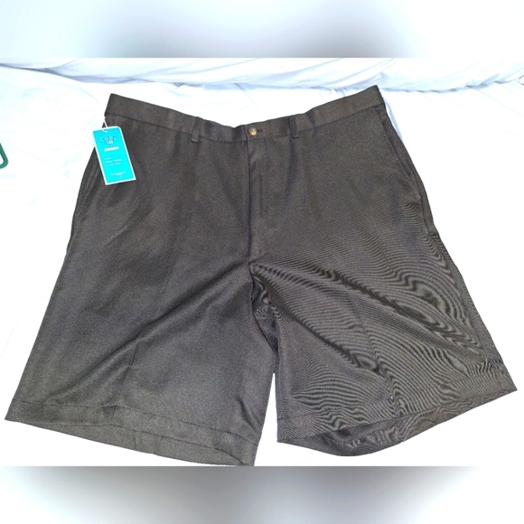 Haggar men's shorts on a size 42W. They're NWT with no flaws. - Picture 1 of 4